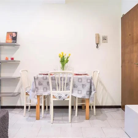 Centro Storico Oltretorrente Apartamento *