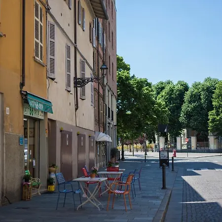 Centro Storico Oltretorrente Lägenhet